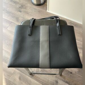 Like new Vince Camuto, leather tote